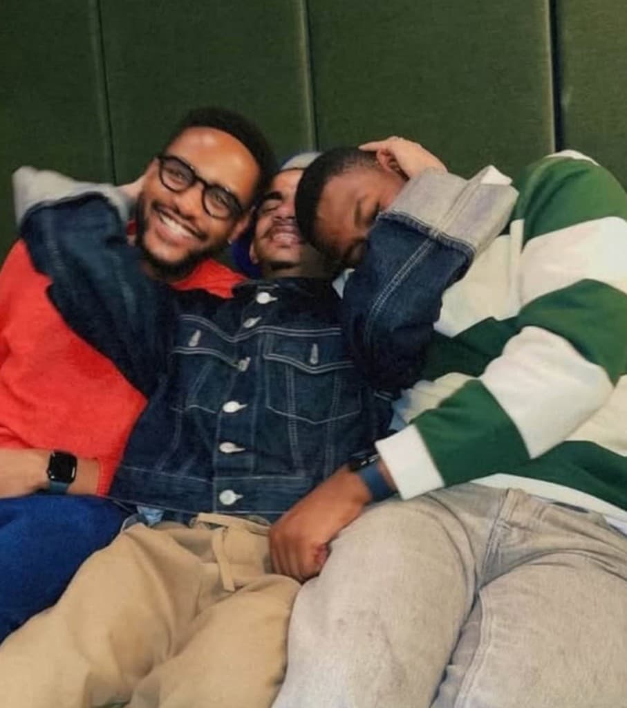 Lapo huddled with close friends, laughing